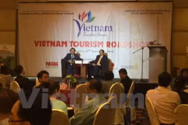Vietnam y Singapur promueven desarrollo de turismo MICE 