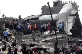 Trece muertos tras accidente del avión militar en Indonesia