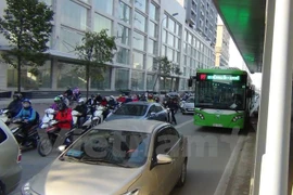 Entra en operación en Hanoi autobús de transito rápido