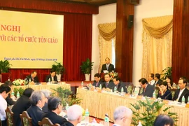 Premier de Vietnam dialoga con dignatarios religiosos 