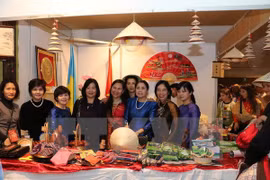 Vietnam participa en actividad caritativa en Ucrania