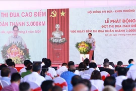 El primer ministro de Vietnam, Pham Minh Chinh, lanza una campaña de emulación para completar tres mil kilómetros de autopista en 500 días y noches. (Fuente: VNA)