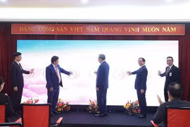 El secretario general del Partido Comunista de Vietnam, To Lam, y los delegados inauguran la nueva ruta aérea Hanoi – Kuala Lumpur. (Fuente: VNA)