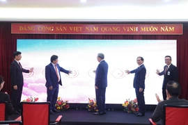 El secretario general del Partido Comunista de Vietnam, To Lam, y los delegados inauguran la nueva ruta aérea Hanoi – Kuala Lumpur. (Fuente: VNA)