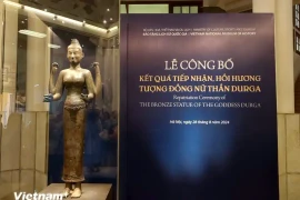 La estatua de bronce de la diosa Durga se presenta al público. (Fuente: VNA)