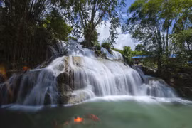 Belleza de la cascada de la Luna en Hoa Binh 