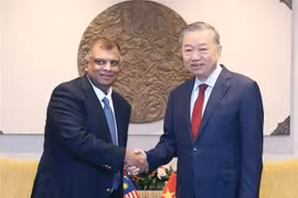 El secretario general del Partido Comunista de Vietnam, To Lam, recibe a Lin Yun Ling, director general del grupo Gamuda. (Fuente: VNA)