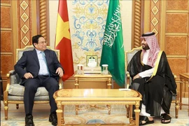 El primer ministro de Vietnam, Pham Minh Chinh, sostiene conversaciones con el príncipe heredero y primer ministro de Arabia Saudita, Mohammed bin Salman Bin Abdulaziz Al Saud. (Fuente: VNA)
