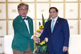 El primer ministro de Vietnam, Pham Minh Chinh, recibe al presidente del Comité de Crecimiento Verde y Neutralidad en Carbono de Corea del Sur, Kim Sang-huyp. (Fuente: VNA)