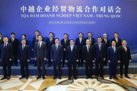 El primer ministro de Vietnam, Pham Minh Chinh, asiste a coloquio empresarial Vietnam – China. (Fuente: VNA)