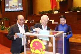 [Fotos] Asamblea Nacional de Vietnam realiza votación de confianza secreta a 48 cargos elegidos