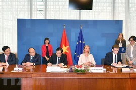 Vietnam y Unión Europea suscriben acuerdo voluntario de asociación para evitar tala ilegal