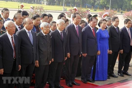 Dirigentes de Vietnam rinden homenaje al Presidente Ho Chi Minh 