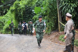 [Foto] Continúa operación de rescate a los restantes atrapados en cueva en Tailandia