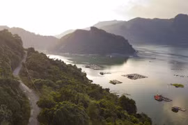 La belleza majestuosa y poética del embalse Hoa Binh