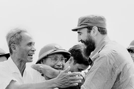 Celebran primera visita de Fidel Castro a Vietnam