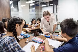 Profesores extranjeros de inglés en Vietnam requerirán aprobar programa de capacitación