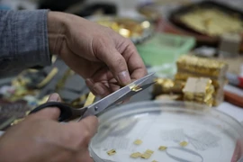 Laminado de oro, oficio tradicional de la aldea Kieu Ky honrado como Patrimonio Cultural Inmaterial de Vietnam