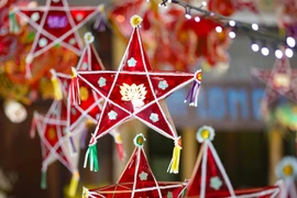Celebran Fiesta del Medio Otoño 2023 en Ciudadela Imperial de Thang Long