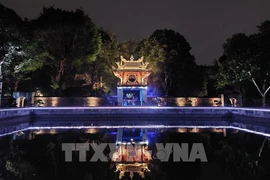 Experimentan tour nocturno en Templo de la Literatura