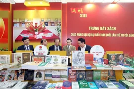 Exhiben libros y periódicos en saludo al XIII Congreso Nacional del Partido