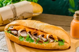 Banh mi vietnamita figura entre 50 mejores comidas callejeras