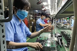 Aumento de precio de combustibles plantean dificultades a empresas vietnamitas