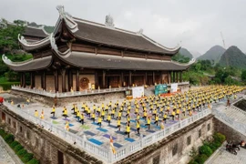 Miles de personas practicarán yoga en Bahía de Ha Long 