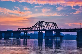 Hermosas imágenes de Long Bien, puente del siglo