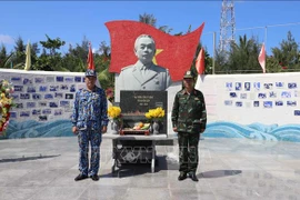 Estatua del general Vo Nguyen Giap en isla de Son Ca