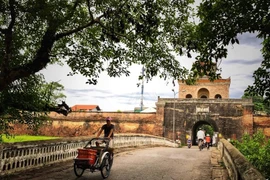 Belleza arcaica de las puertas principales de Ciudadela Imperial de Hue en Vietnam