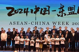 Delegados participantes en el acto inaugural de la Semana ASEAN-China. (Foto: VNA)