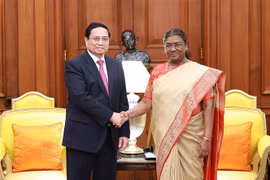 El primer ministro de Vietnam, Pham Minh Chinh, y la presidenta india, Droupadi Murmu. (Foto: VNA)