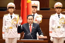 El presidente de la Asamblea Nacional de Vietnam, Tran Thanh Man, presta juramento. (Foto: VNA)