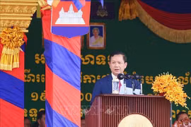 El primer ministro camboyano, Hun Manet, habla en la ceremonia del 47º aniversario del “Viaje para derrocar al régimen genocida de Pol Pot” (20 de junio de 1977), en la provincia de Tbong Khmum. (Foto: VNA)