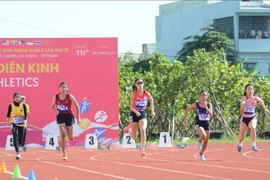 En la prueba de carrera de 100 metros. (Foto: VNA)