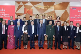 El presidente de Vietnam, To Lam, y representantes de Star Telecom. (Foto: VNA)