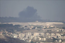 Humo después de un ataque aéreo israelí en Qantara, Líbano, el 22 de septiembre de 2024. (Foto: Xinhua/VNA)
