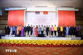 Los dirigentes de 20 localidades del noreste de Tailandia asisten a la ceremonia para conmemorar el 79º Día Nacional de Vietnam en la provincia de Khon Kaen. (Foto: VNA)