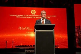 Michael John Daley, miembro de la Asamblea Legislativa de Nueva Gales del Sur y Fiscal General del estado australiano, habla en una ceremonia. (Foto: VNA)
