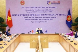 El primer ministro Pham Minh Chinh asiste y pronuncia un discurso en la tercera Cumbre de Mujeres Líderes de la ASEAN por videoconferencia (Foto: VNA)