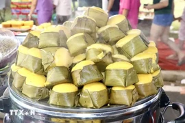 En el Festival se vende un pastel típico de An Giang elaborado con palma de palmira, (Fuente: VNA)