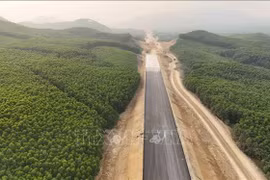 Un tramo de la autopista Norte-Sur que cruza la provincia de Ha Tinh. (Foto: VNA)