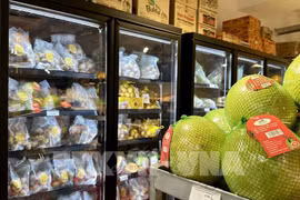 Frutas vietnamitas se venden en un supermercado en Francia (Fuente: VNA)