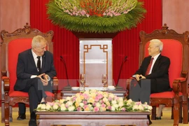 Líderes vietnamitas reciben a presidente de República Checa 