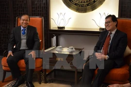 Diplomáticos vietnamitas y laosianos en Ginebra impulsan intercambio