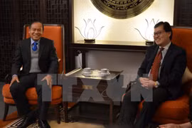 Diplomáticos vietnamitas y laosianos en Ginebra impulsan intercambio