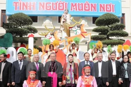 Presidenta de Parlamento felicita a católicos en Thanh Hoa por Navidad 