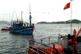 Vietnam: Trasladan a tierra a marinero enfermo cuando laboraba en el mar