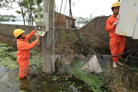 China asiste a Vietnam en recuperación de secuelas de tifón Damrey